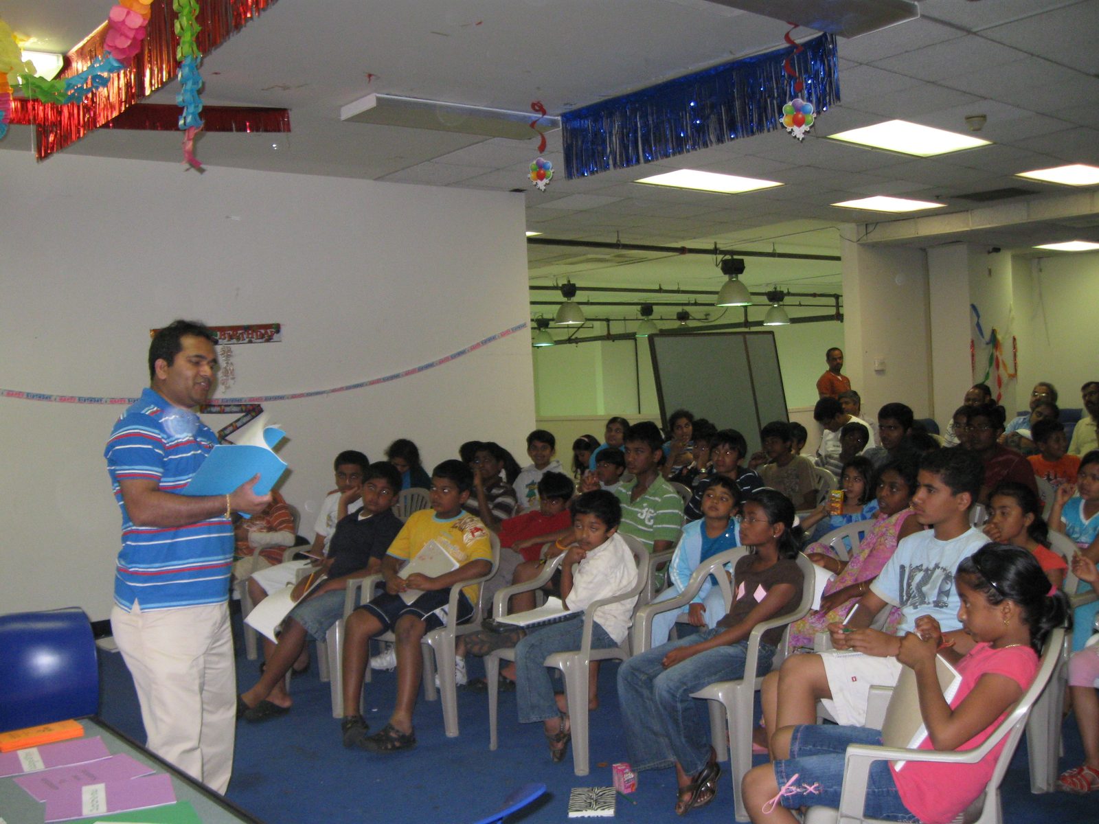 Sreenivasa speaking to a full hall at Namaste Plaza, Sunnyvale, California